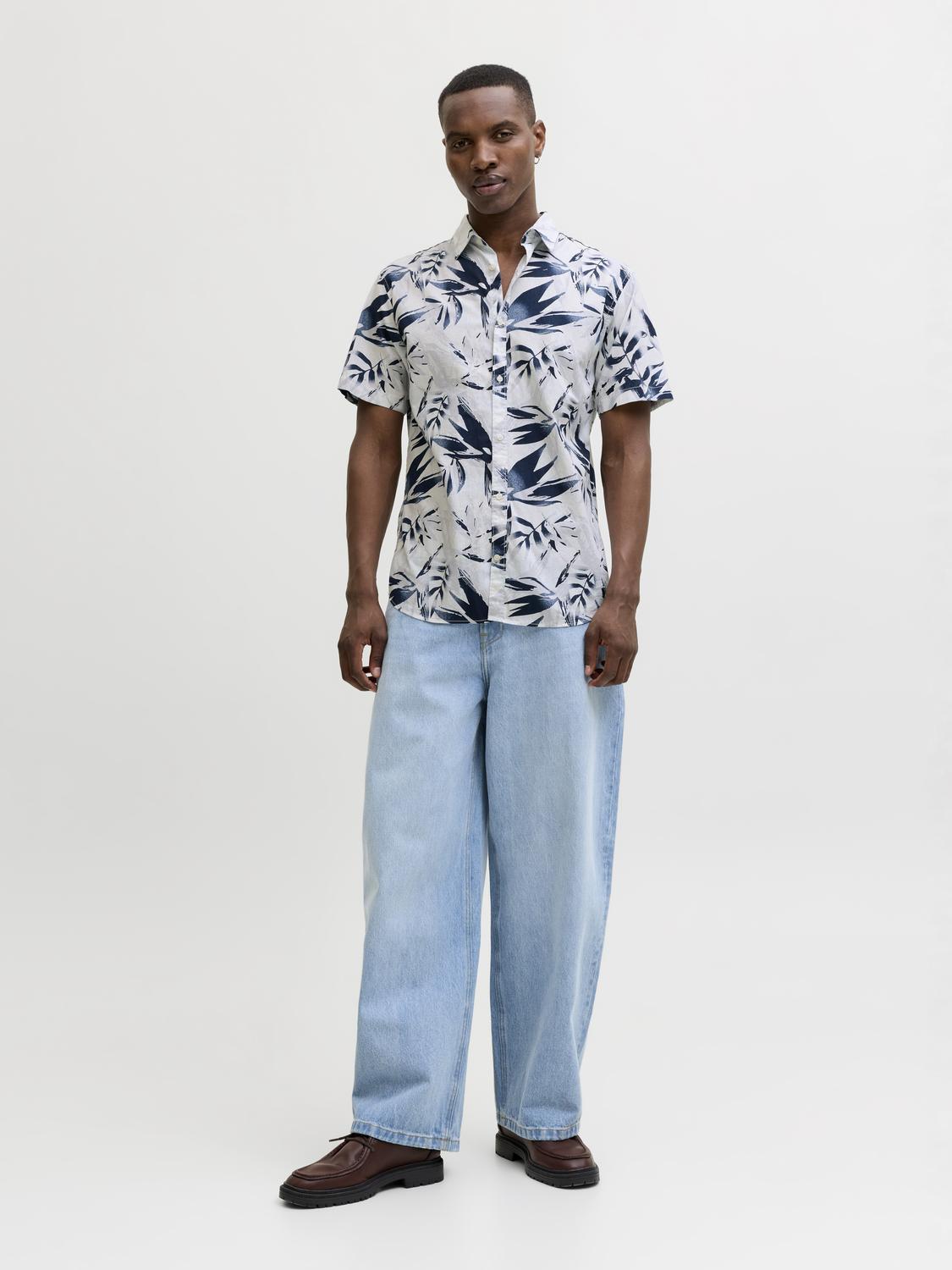 model_shot-front_full
